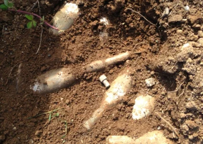 Grenades à fusil liées à des explosifs immergés